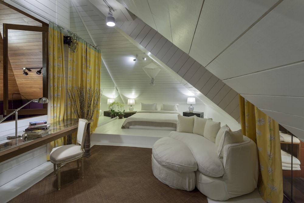 Chandra Residence 50/50