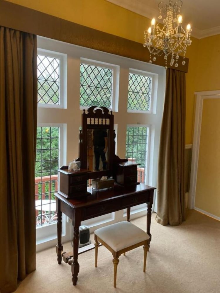 Langtry Manor Hotel 7/47