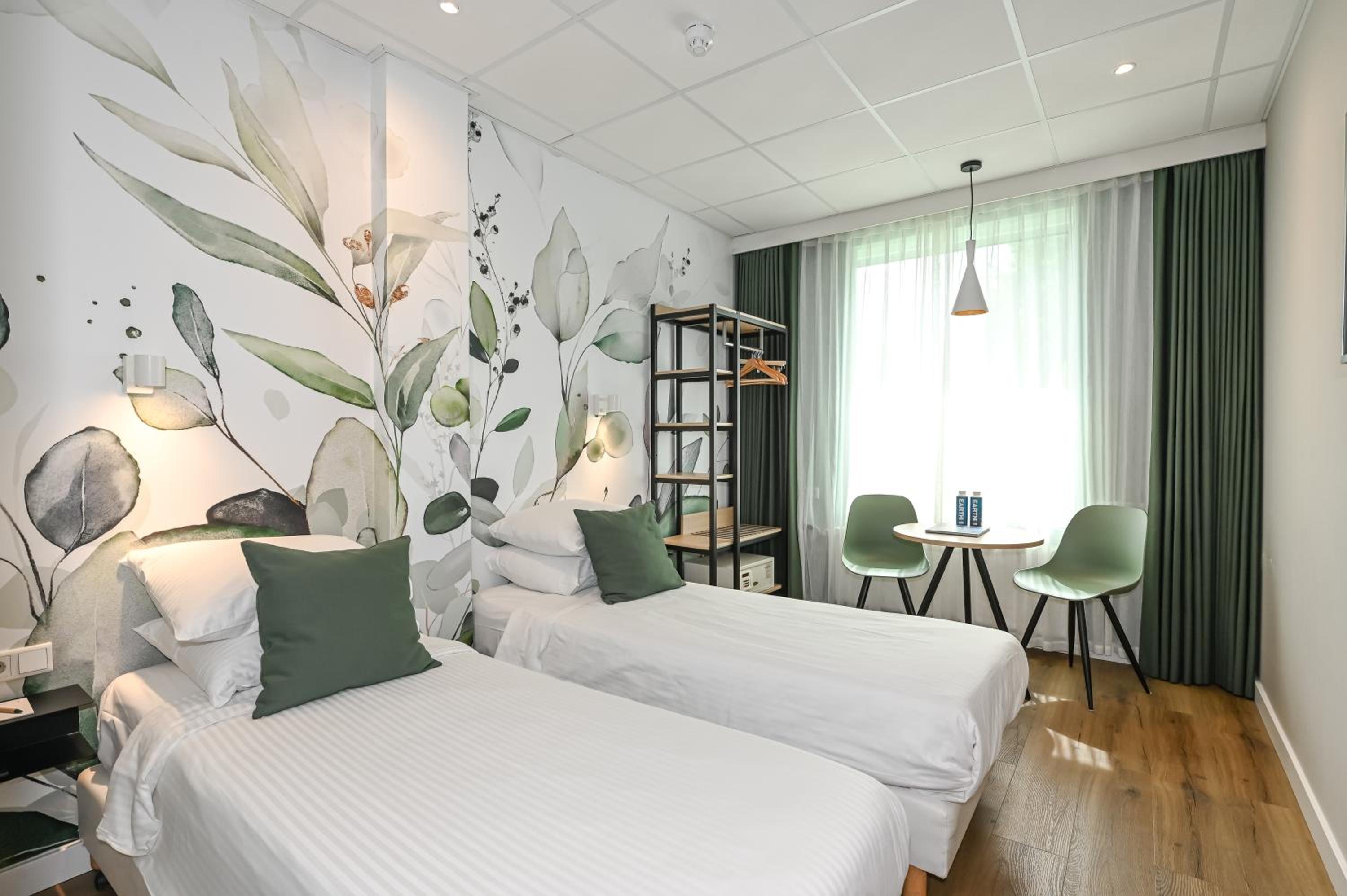 Room, Twin Beds