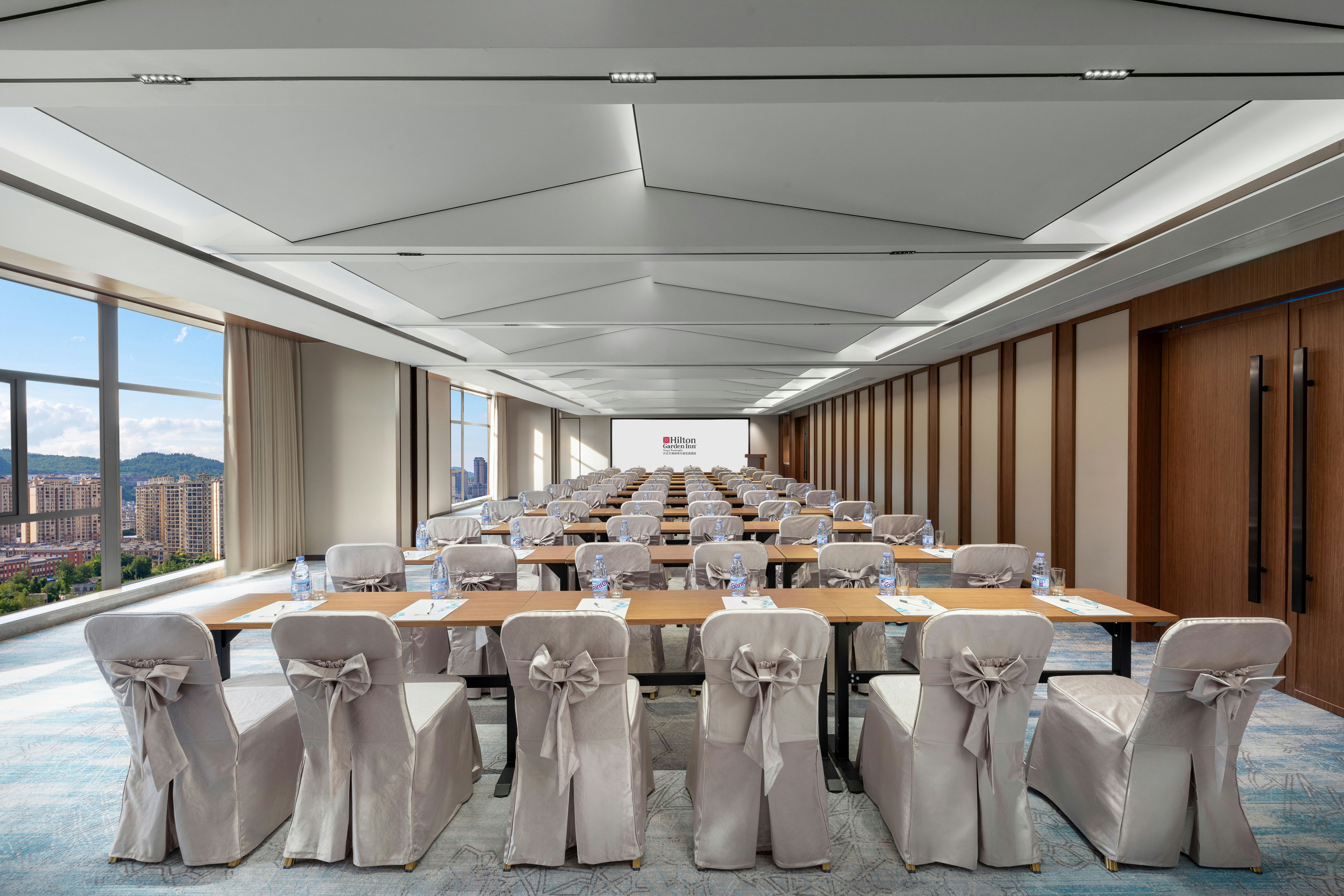Hilton Garden Inn Xingyi Wanfenglin 18/20