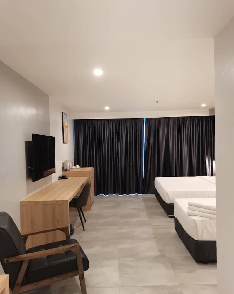 Coral Bay Resort 25/63