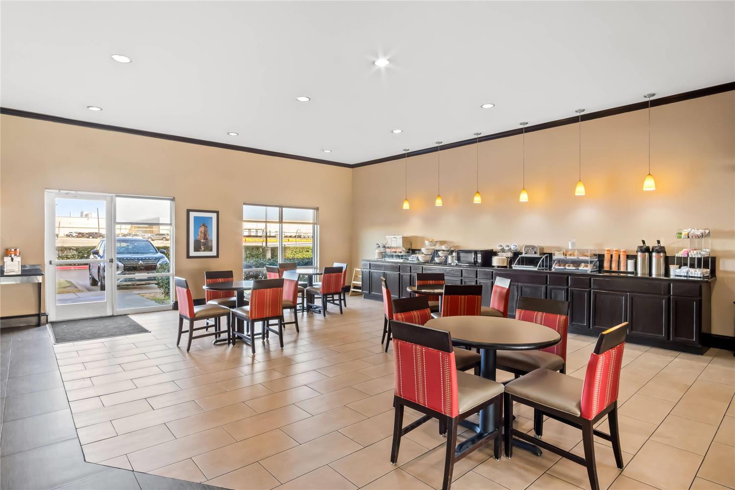 Comfort Suites Waxahachie - Dallas 15/18