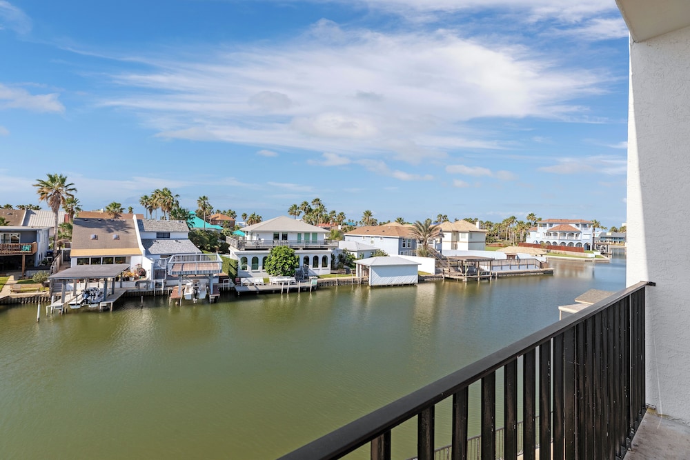 WindWater Hotel & Marina 60/66