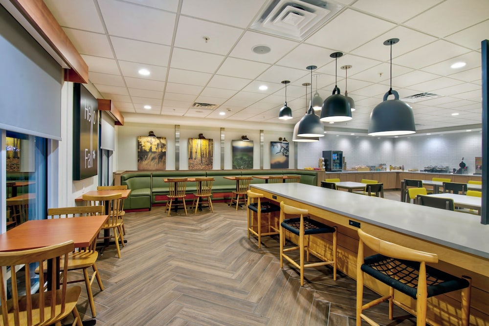 Country Inn and Suites By Carlson, Cortland, NY 34/48