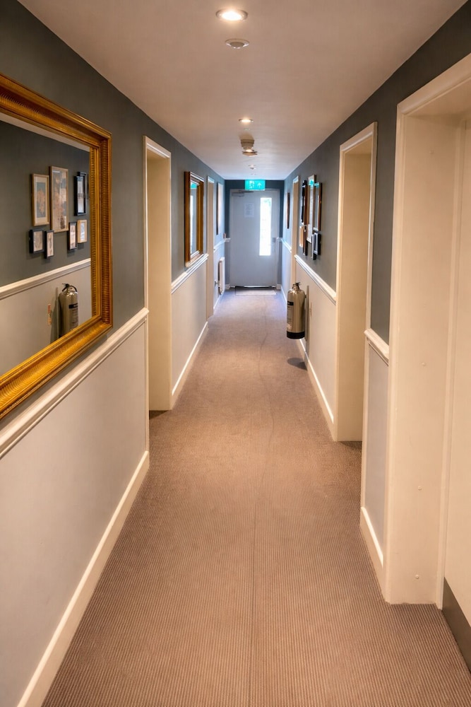 The Tower Arms Hotel 3/50