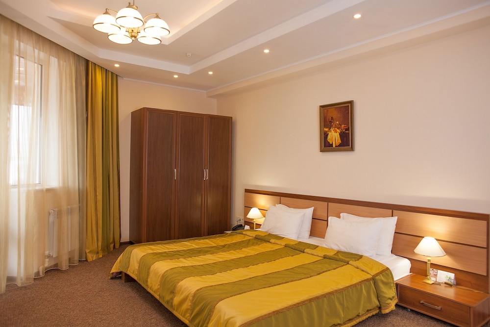 Golden Dragon Hotel 16/75