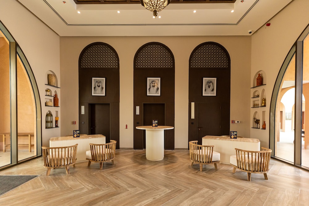 Bab Al Nojoum Bateen Liwa 32/60