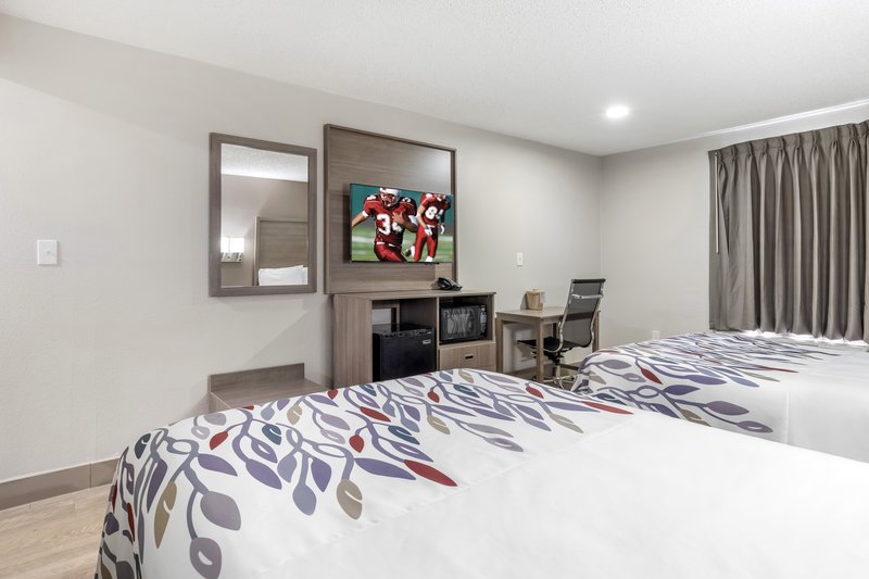 Red Roof Inn & Suites Newport News 12/48