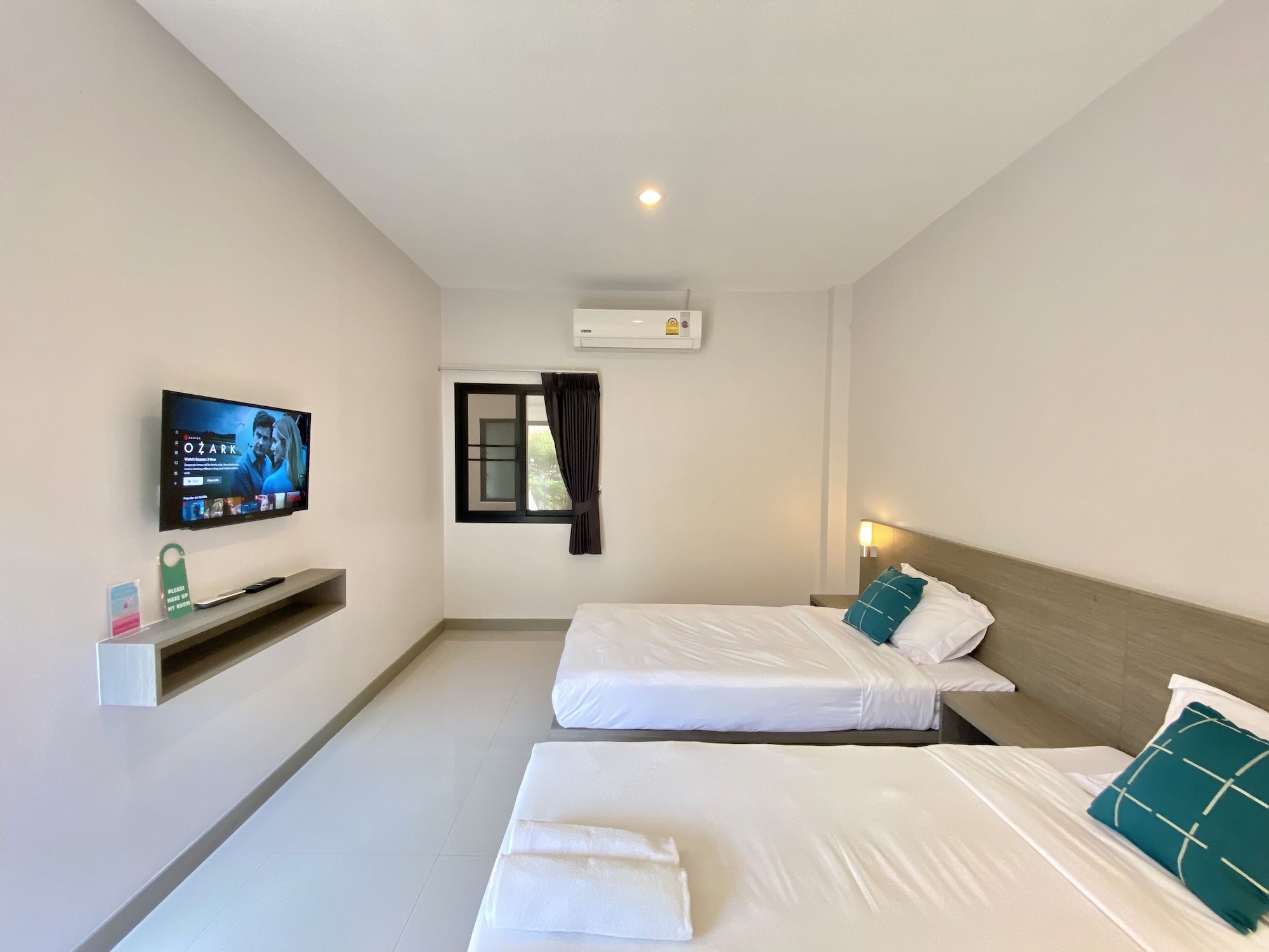 Comfort, Twin Beds