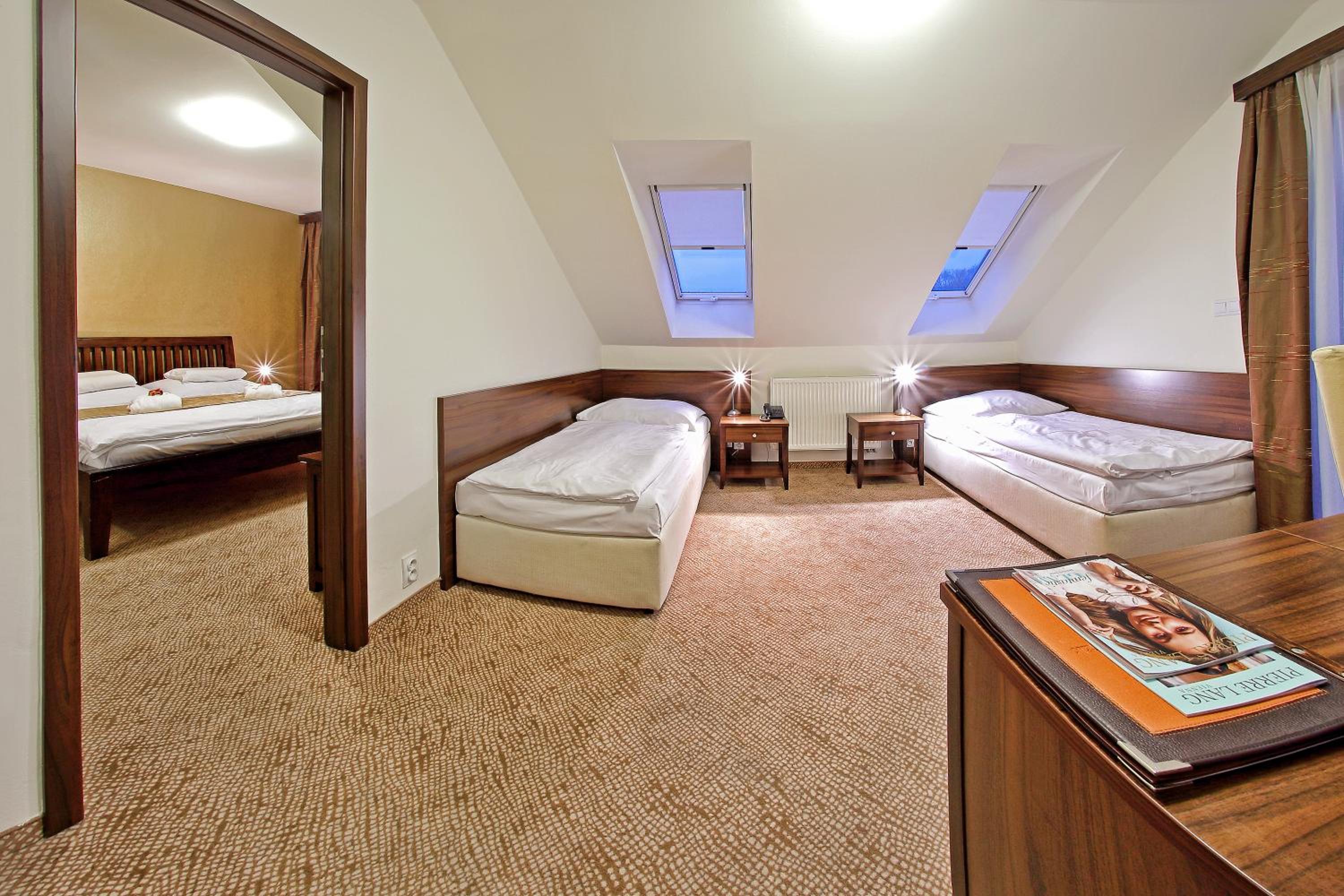 1 Bedroom, Suite, Balcony 9/10