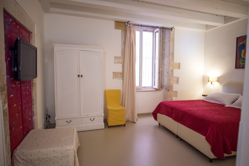 ROOM, TRIPLE