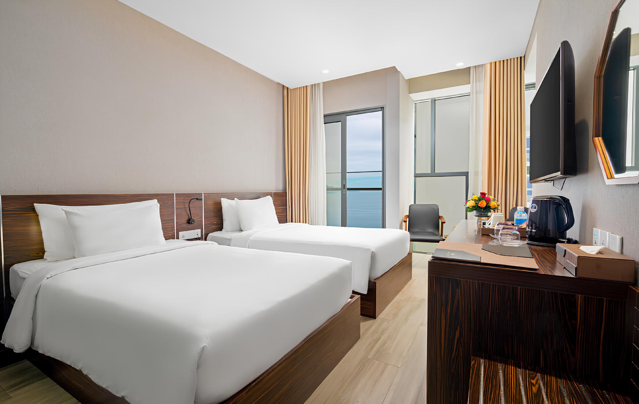 غرفة تنفيذية بسرير كينج بإطلالة على البحر، Emerald Bay Hotel & Spa Nha Trang 2/2