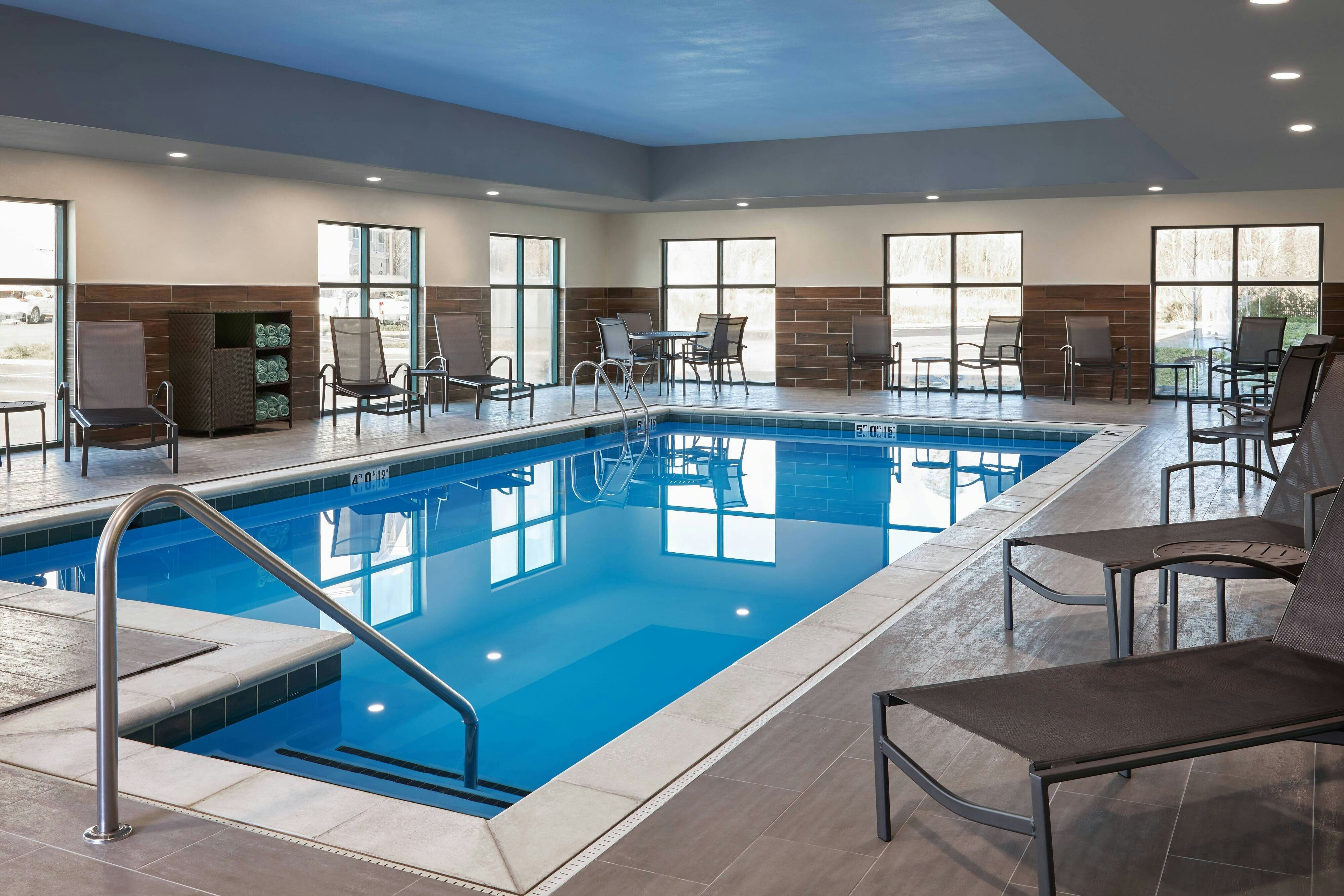 Fairfield Inn And Suites By Marriott Virginia Beach Norfolk Airport 4/12