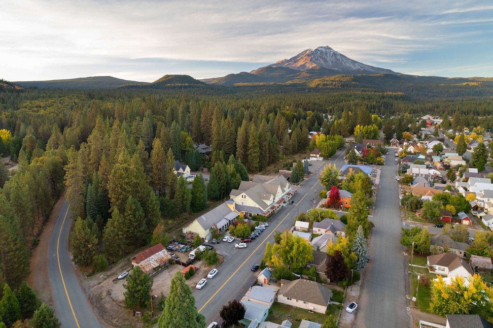 McCloud River Mercantile Inn 41/50