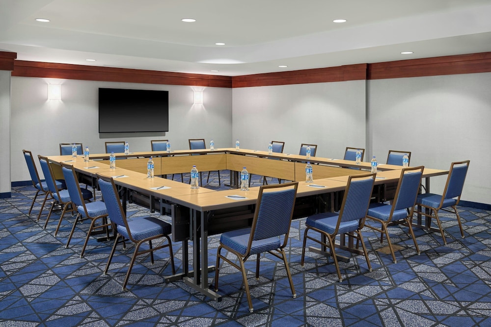 Courtyard by Marriott Kansas City Shawnee 58/71