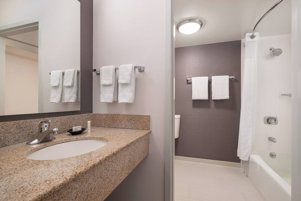 غرفة بسرير كينج، Courtyard by Marriott Rancho Cordova Sacramento 4/6
