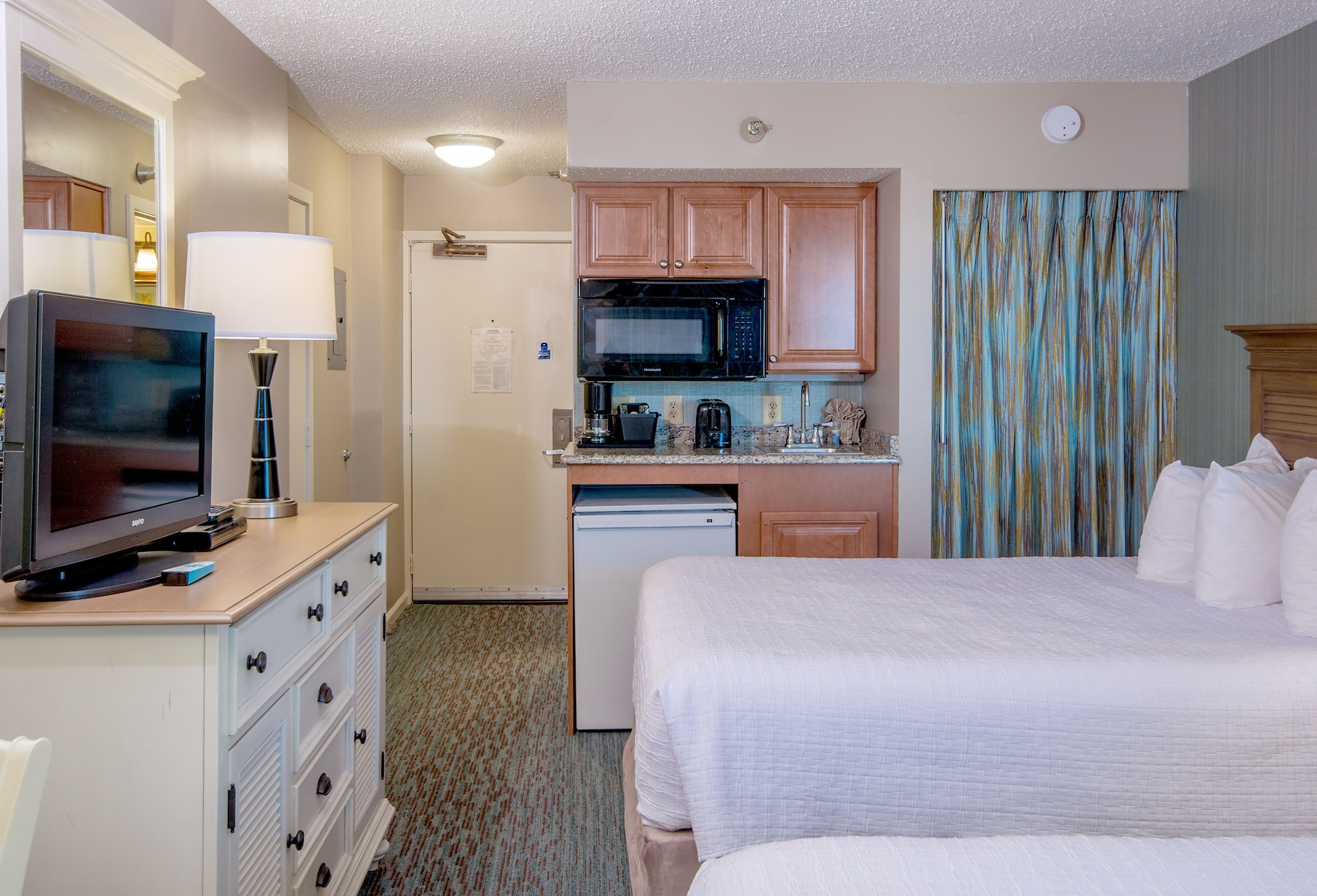 Standard, 2 Queen Beds, Ocean Front