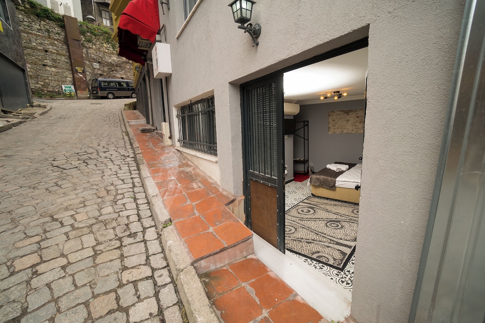 HHK Hotel 12/50