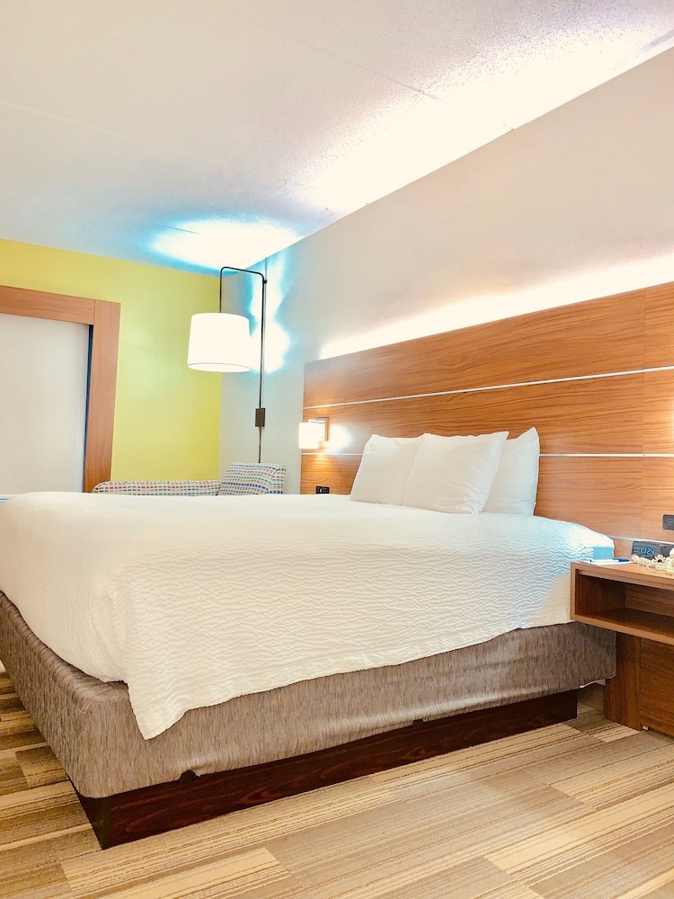 Holiday Inn Express Wilmington North Brandywine 16/54