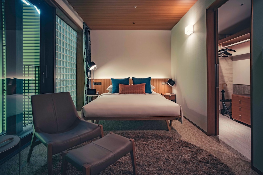 STANDARD, QUEEN BED, GARDEN VIEW