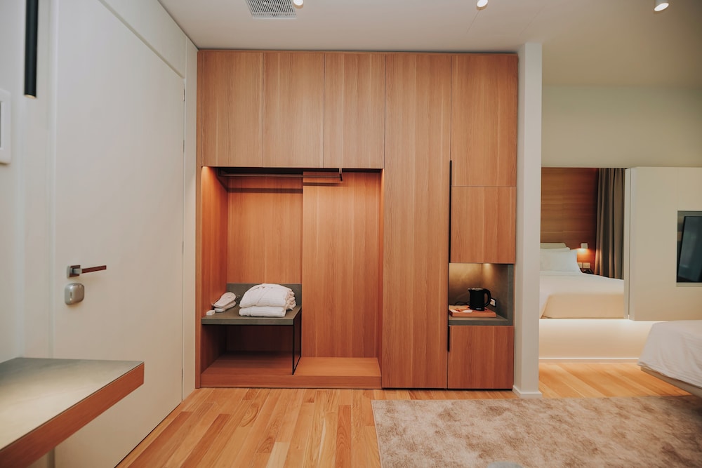 Magnus Hotel 24/50