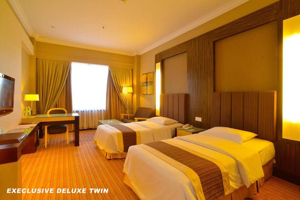 Dynasty Hotel 16/41
