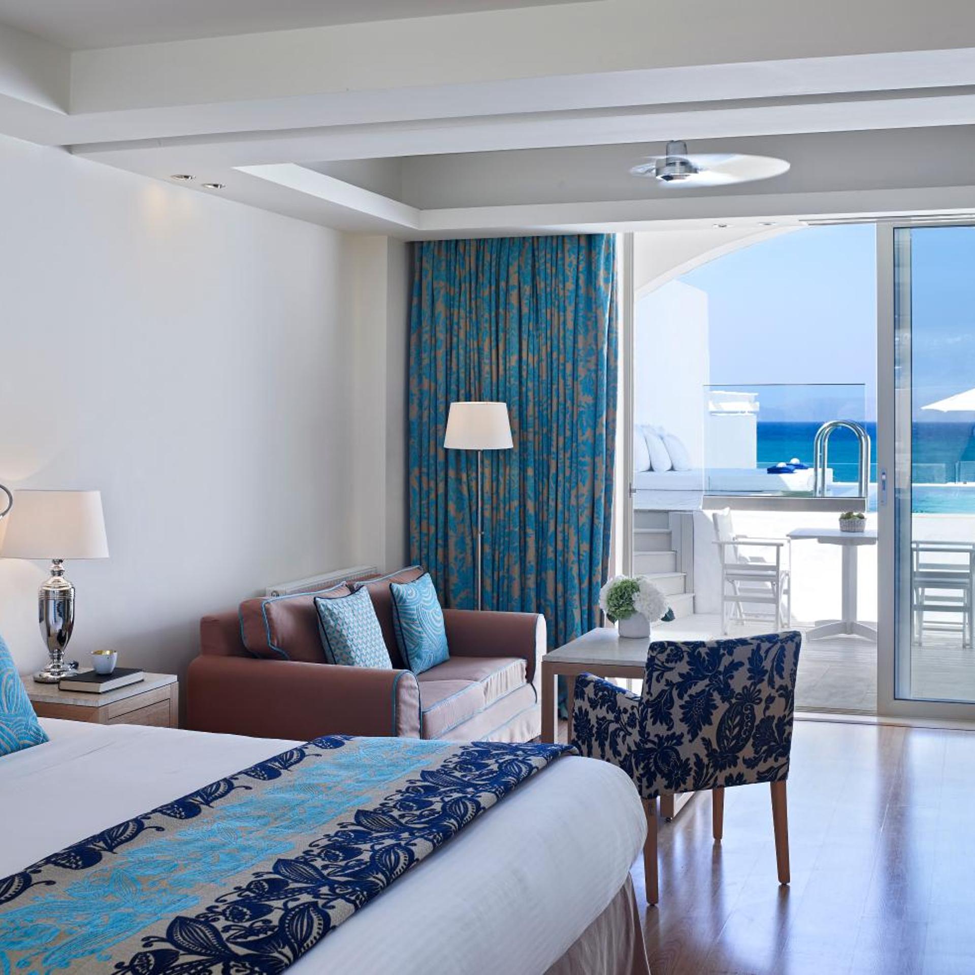 2 Bedrooms, Spa, Suite, Sea Front, Private Heated Pool
