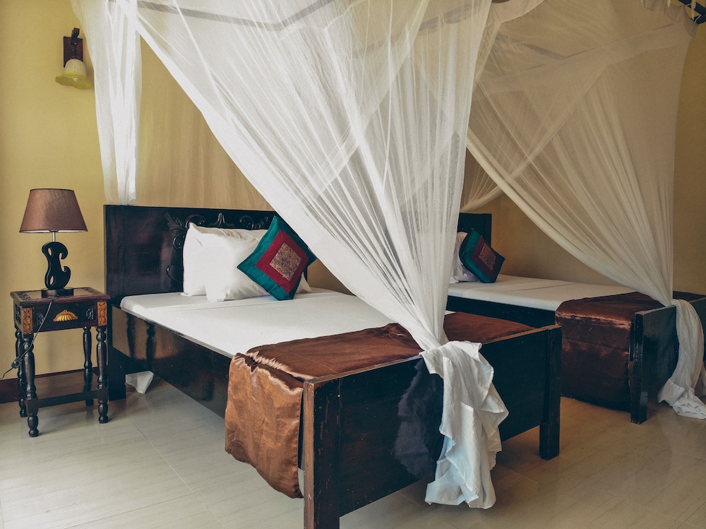 Amaan Beach Bungalows 18/38