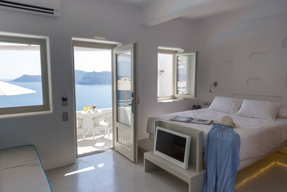 Allure Breeze Suites 33/79