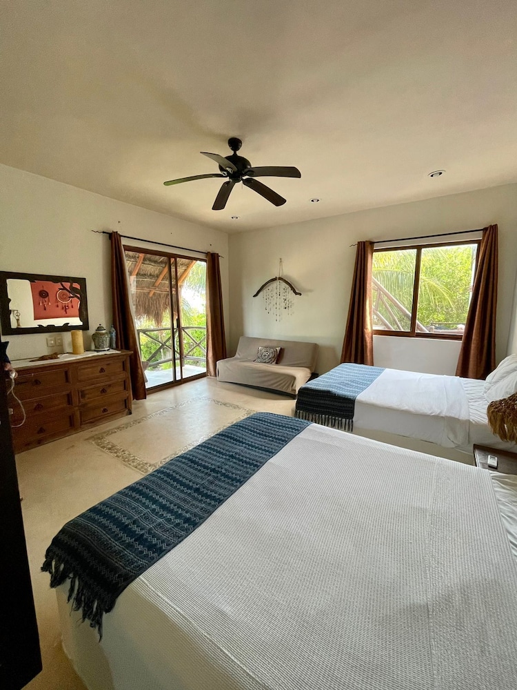 La Puerta Azul Beachfront Adults Only 11/50