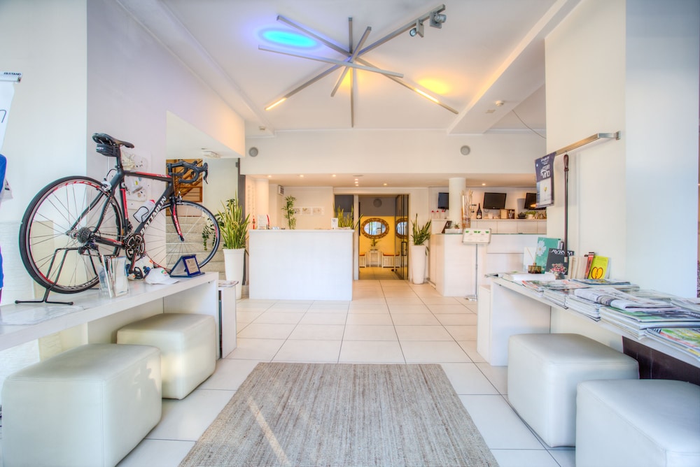 Ferretti Beach Hotel 52/65