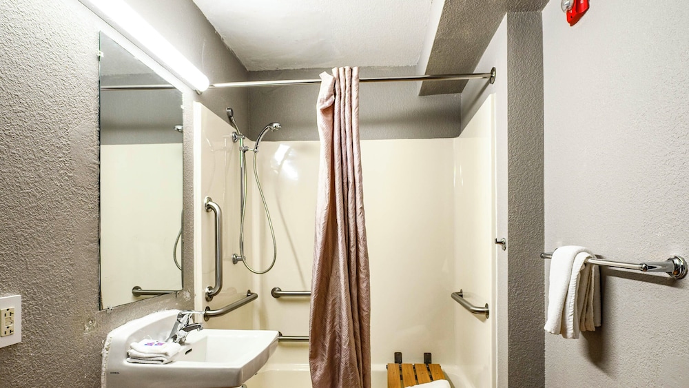 Motel6 Wethersfield, CT - Hartford 56/66