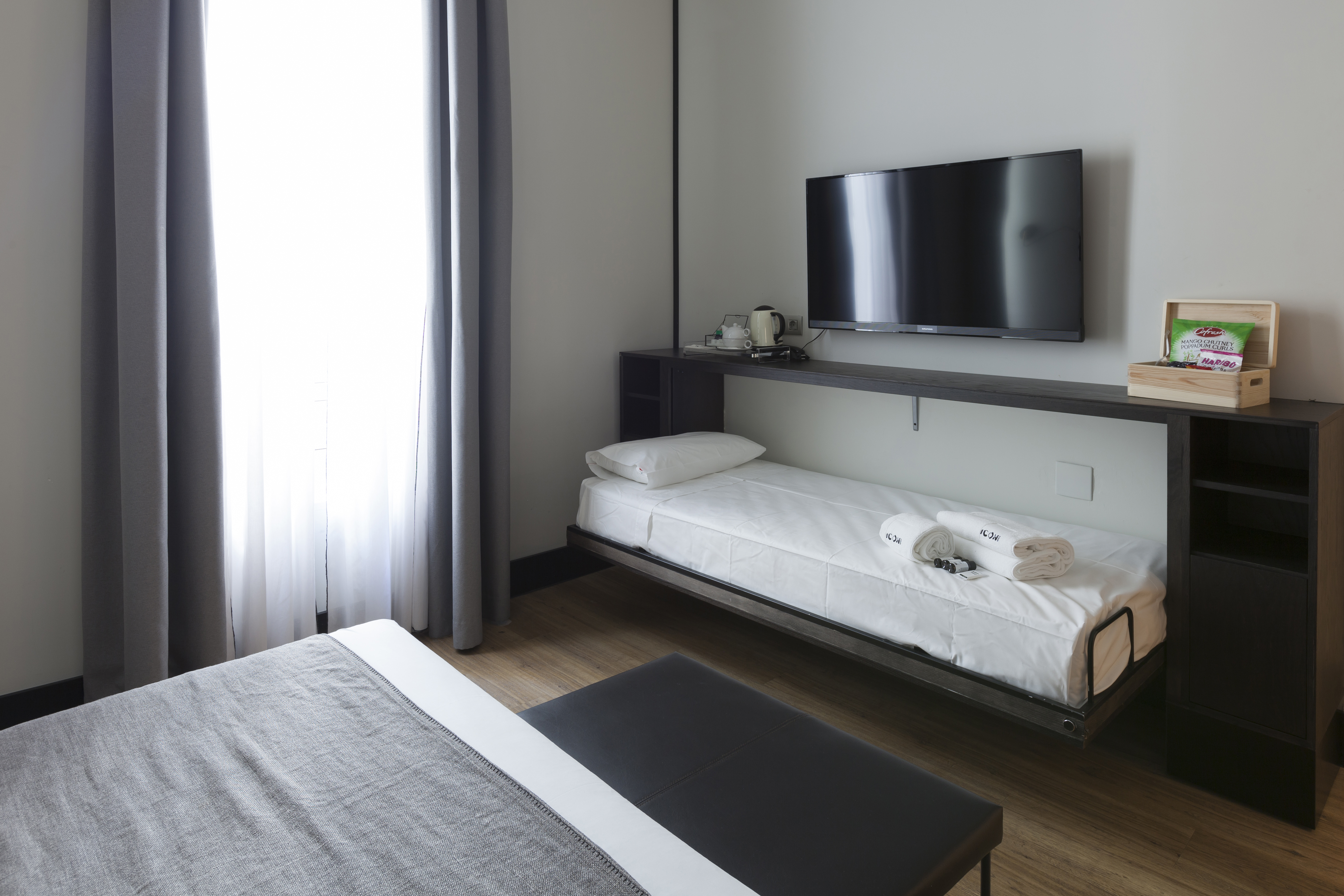 Room, Triple