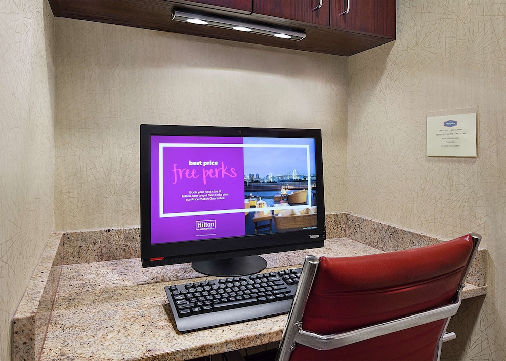 Hampton Inn Dallas-Irving-Las Colinas 32/48