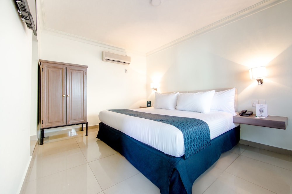 InHouse Culiacan (ex. Monterreal Hotel) 44/74