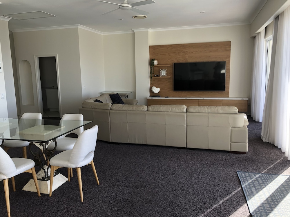 AQUARIUS RESORT 59/82