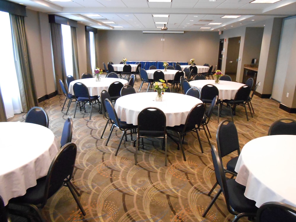 Holiday Inn Express Hotel And Suites Kansas City Ku Medical Center 41/49