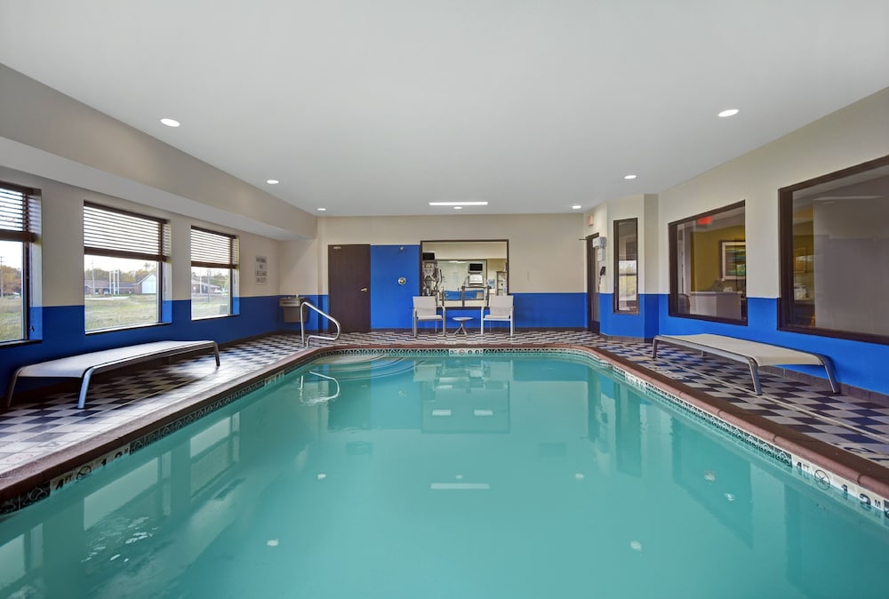 Holiday Inn Express Marshall 3/48