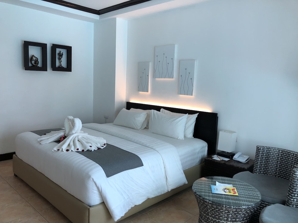 Boracay Ocean Club Beach Resort 10/77