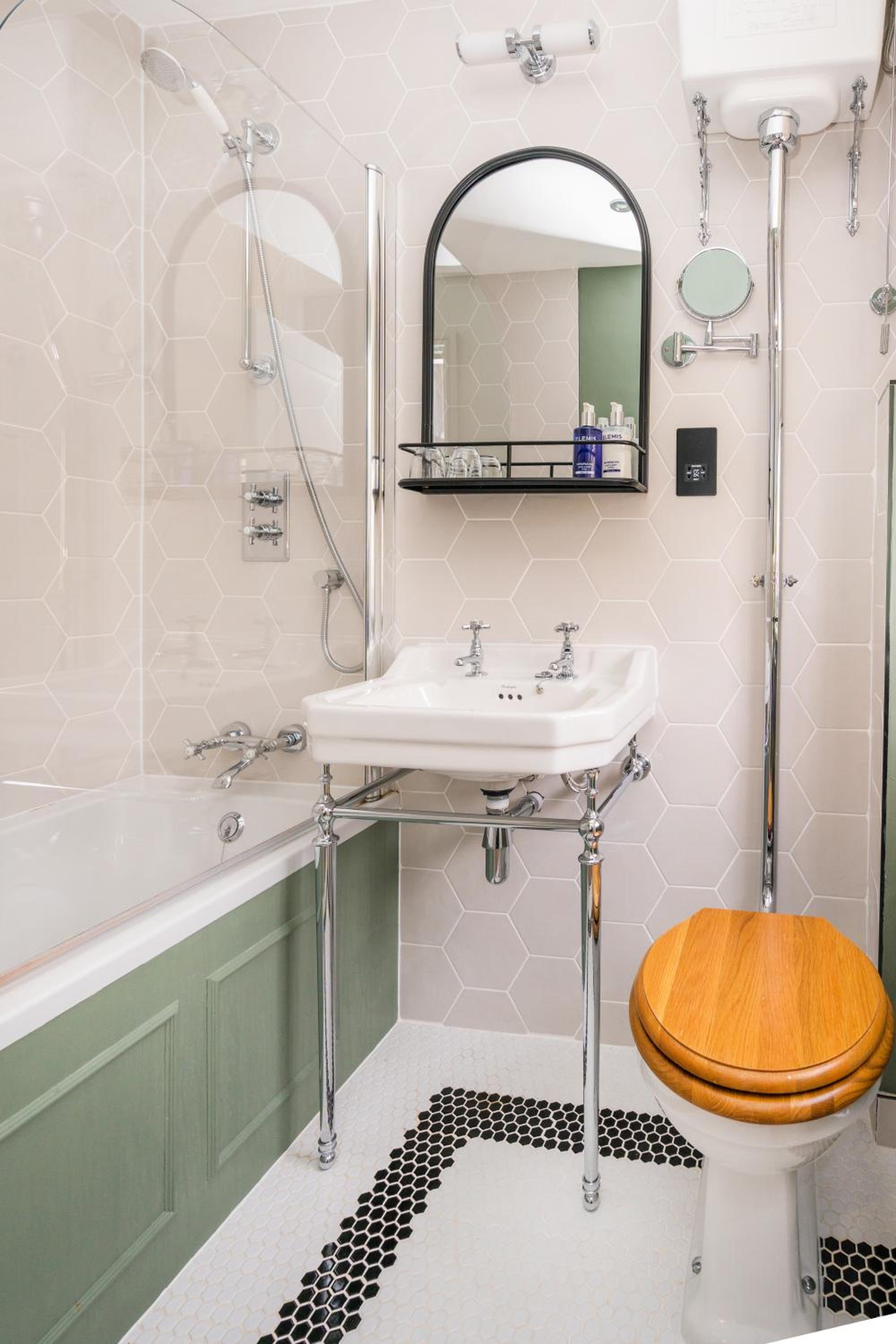 Superior, Basement, Double Bed، Berkeley Square Hotel 9/9