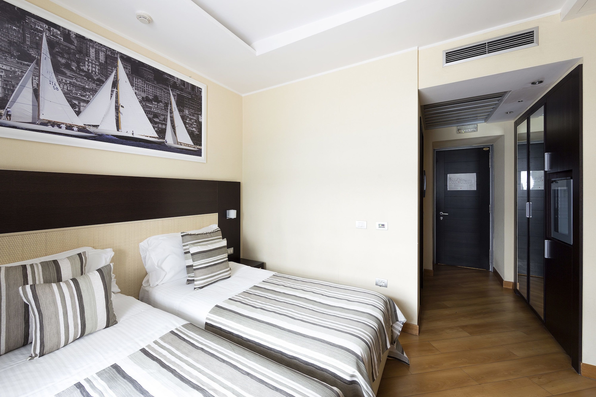 غرفة كلاسيكية بسرير كوين، Hotel Naples 2/4