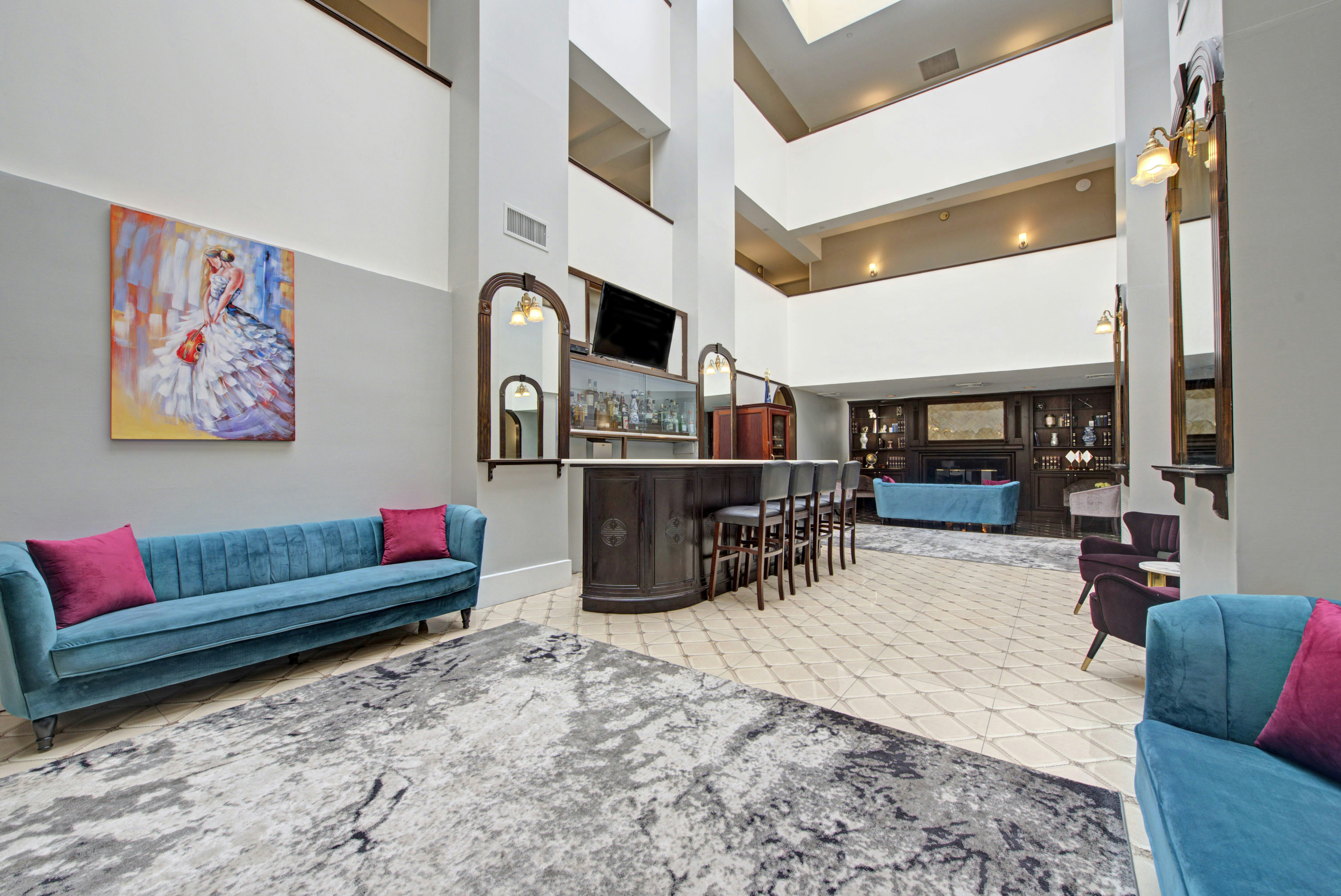 The Roslyn, Tapestry Collection by Hilton 26/50