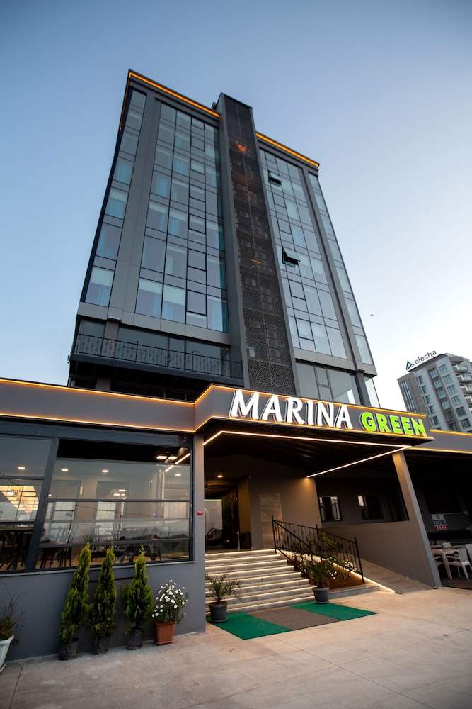 Marina Green Suite Hotel 4/41