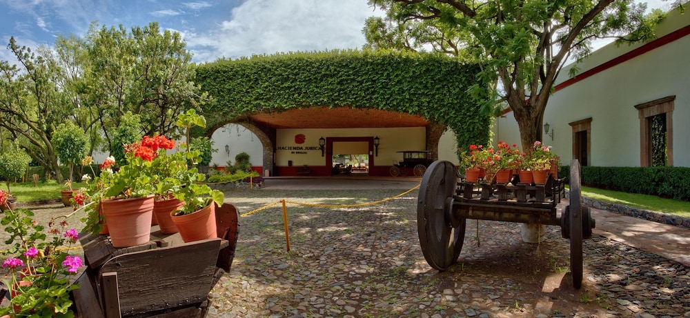 Hacienda Jurica by Brisas 9/73