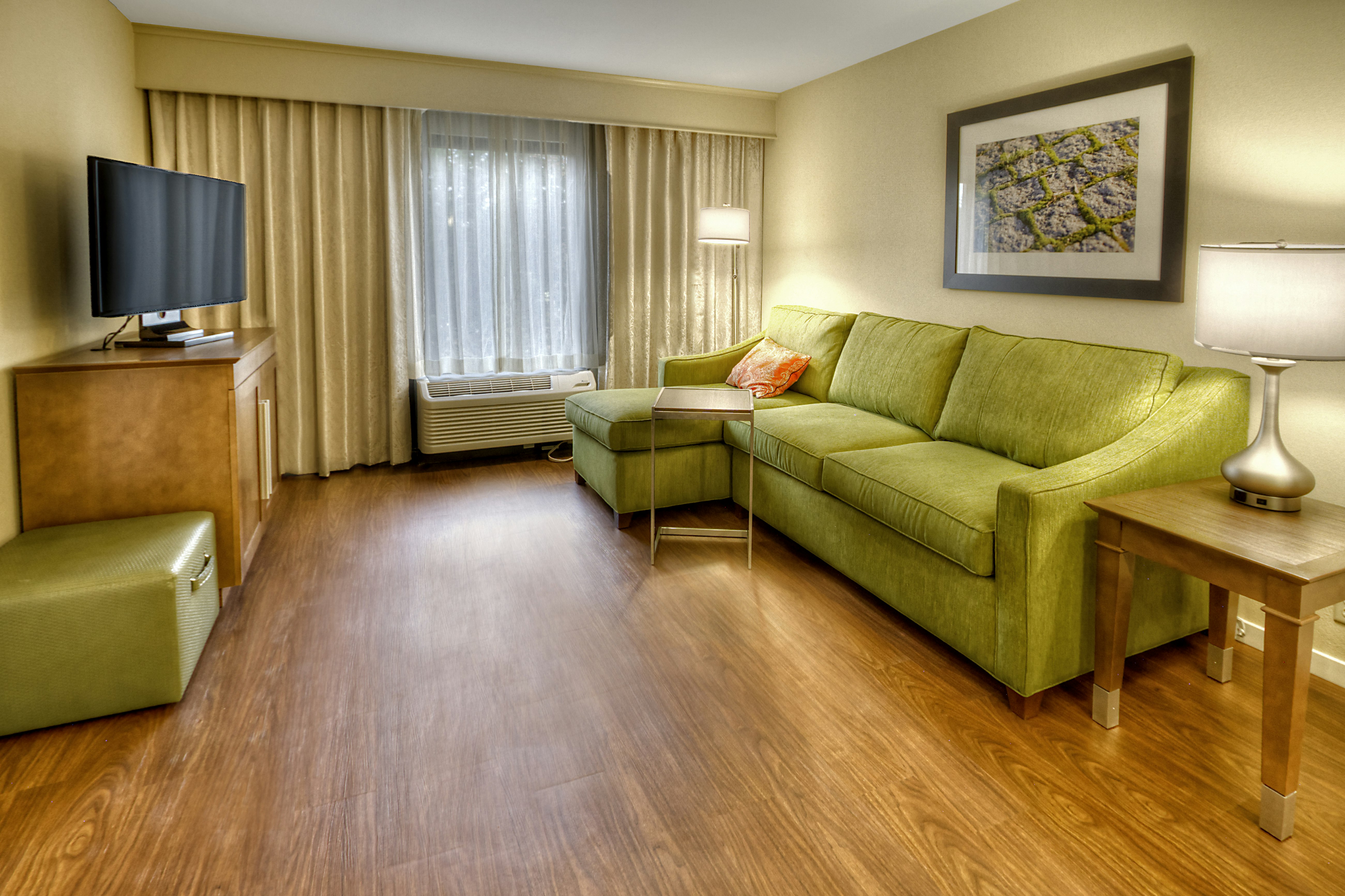 Hampton Inn Suites Asheville I 26 35/54