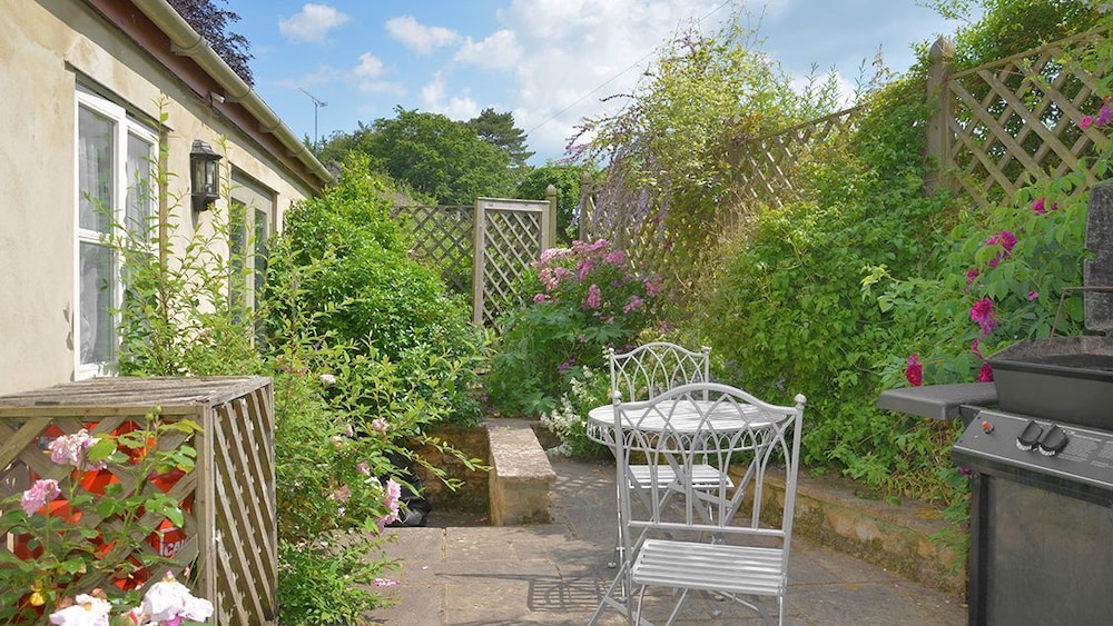 Cope Cottage 17/19