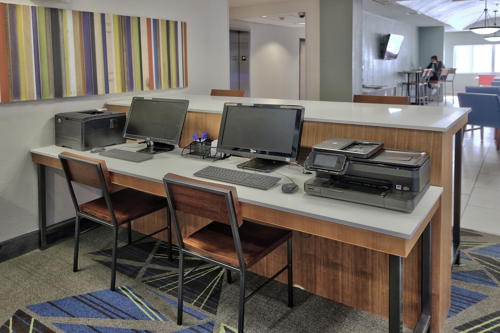 Holiday Inn Express Hotel And Suites Portales 58/70