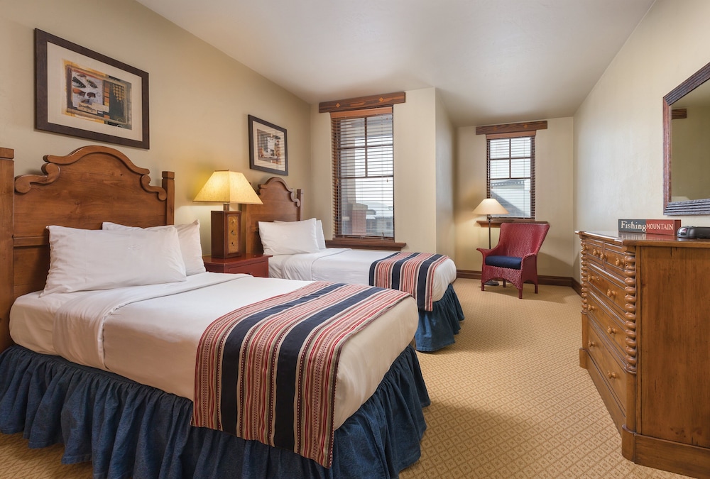 3 BEDROOMS, CONDO, DELUXE