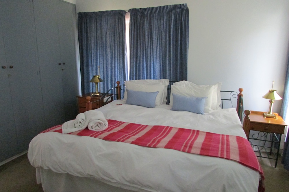 Acacia House Executive Suite 3/16