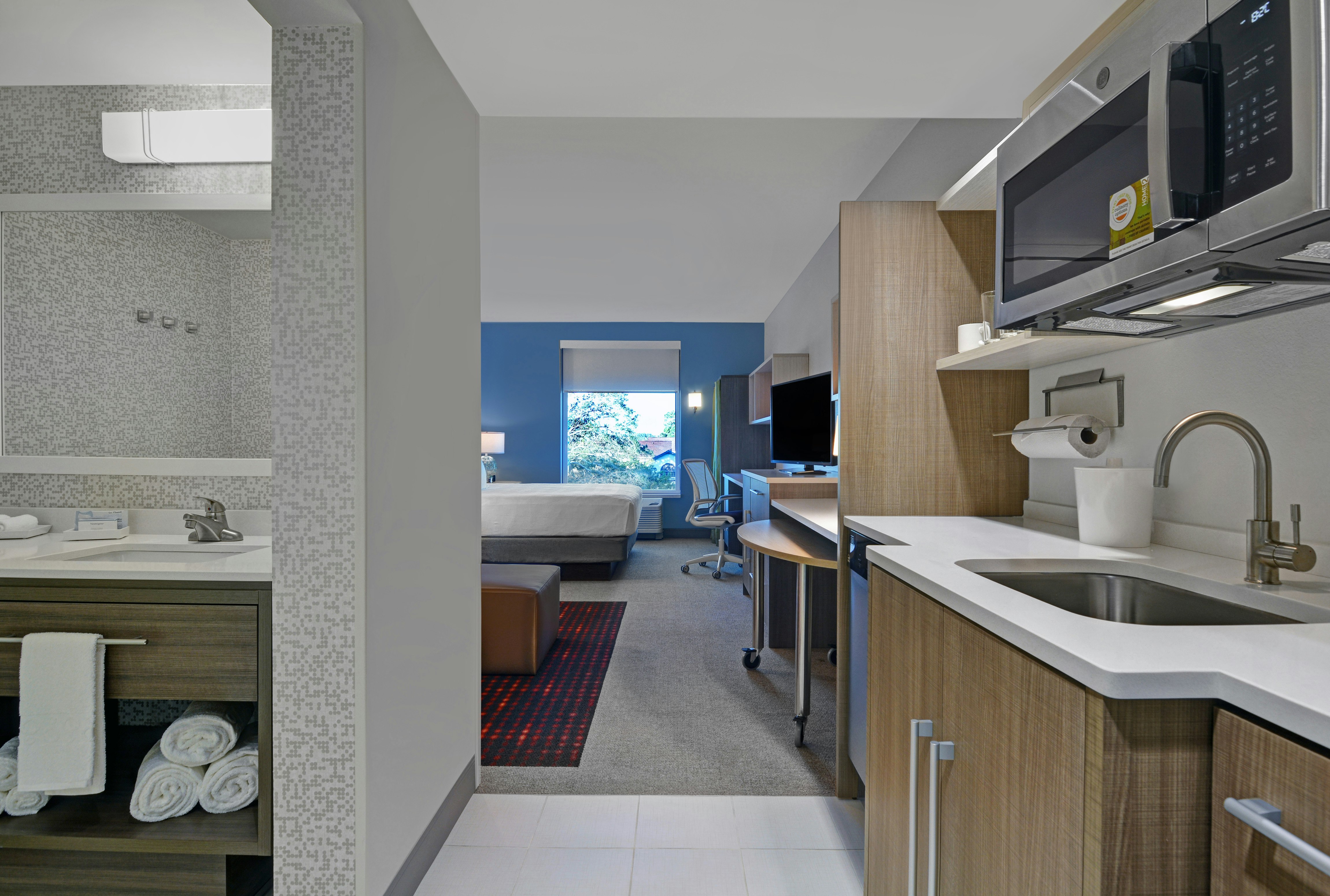 Studio, King Bed, Accessible